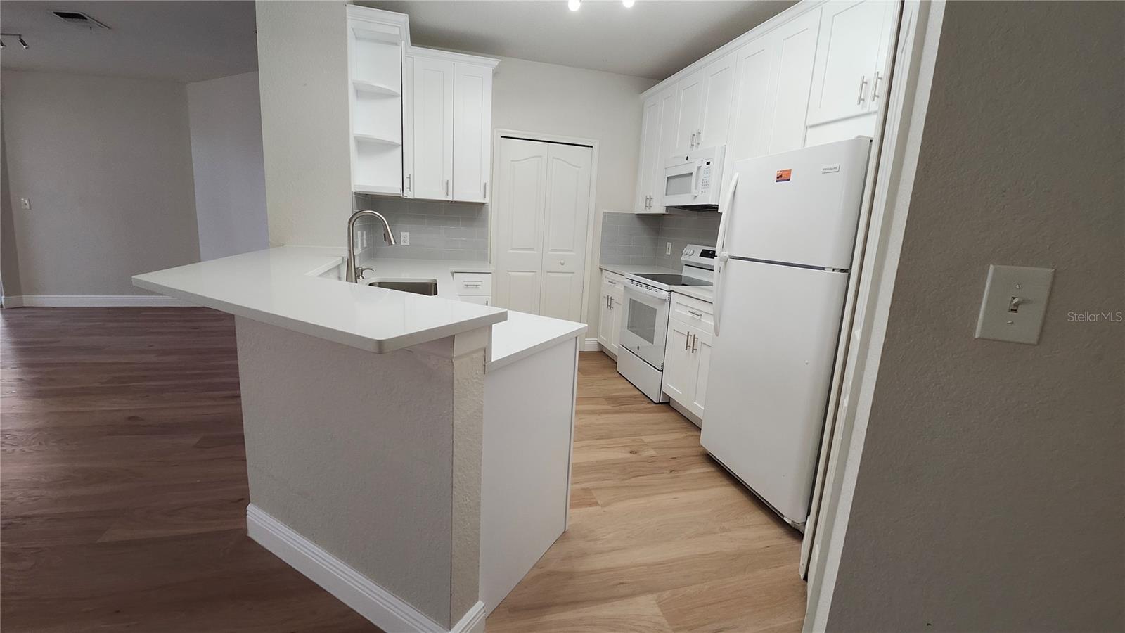 Image 6 of 19 For 5813 Legacy Crescent Place 203