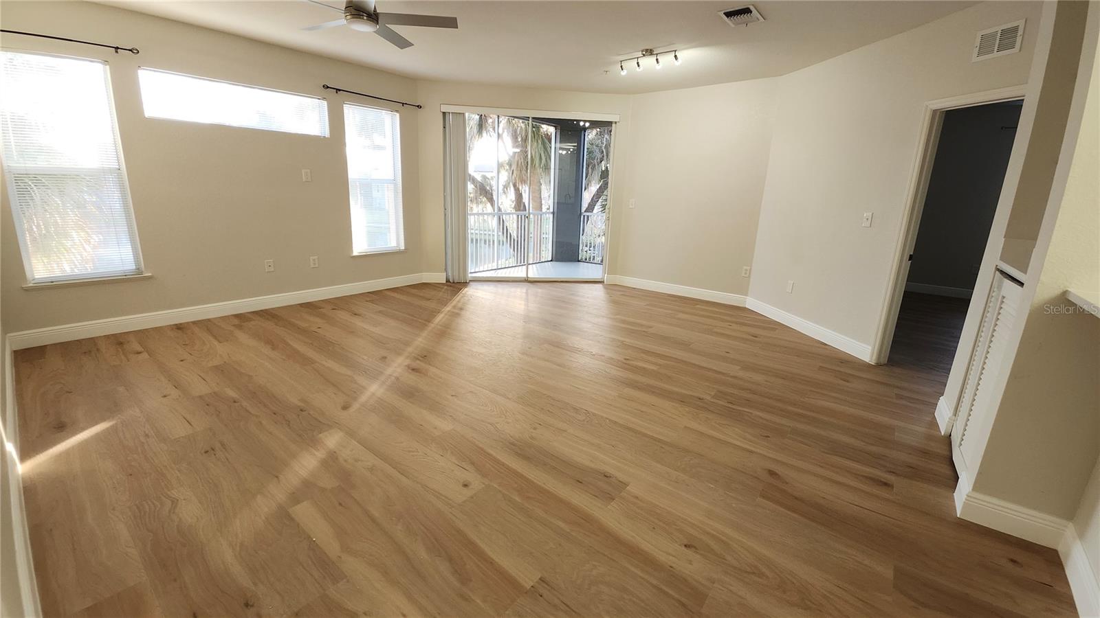 Image 9 of 19 For 5813 Legacy Crescent Place 203