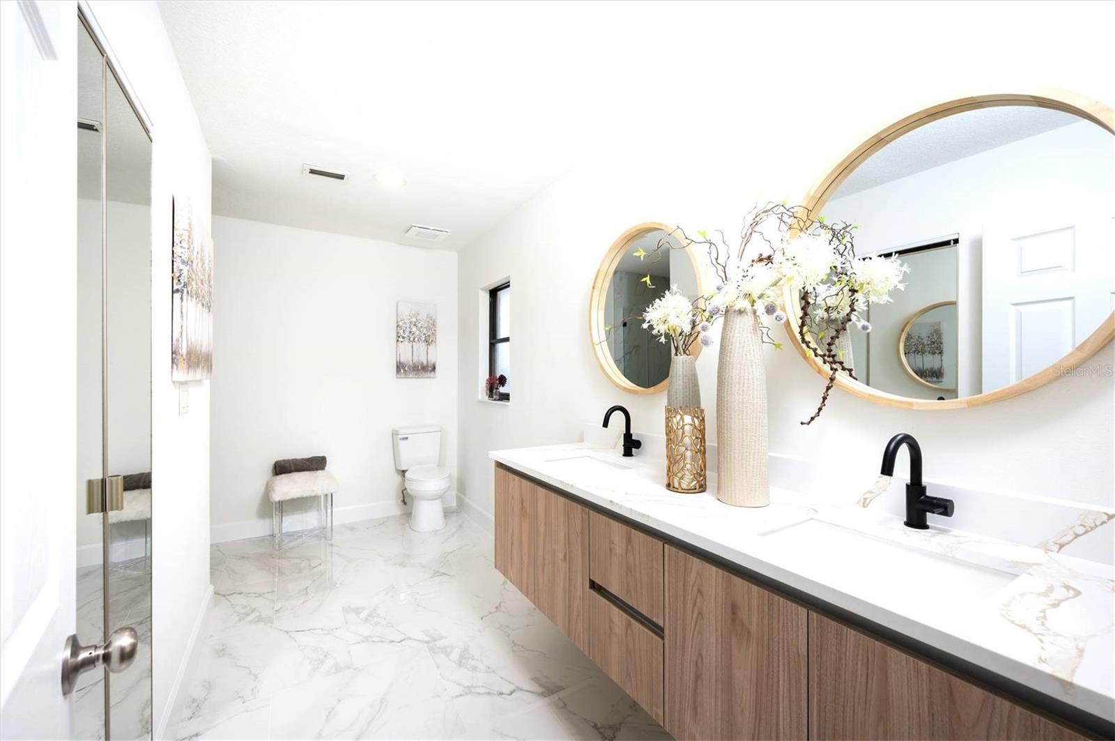 Image 18 of 28 For 14817 Farnham Way