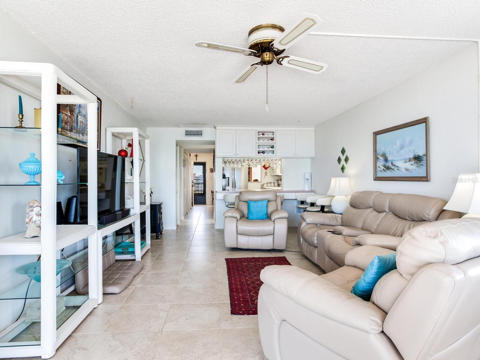 Image 26 of 69 For 19450 Gulf Boulevard 701