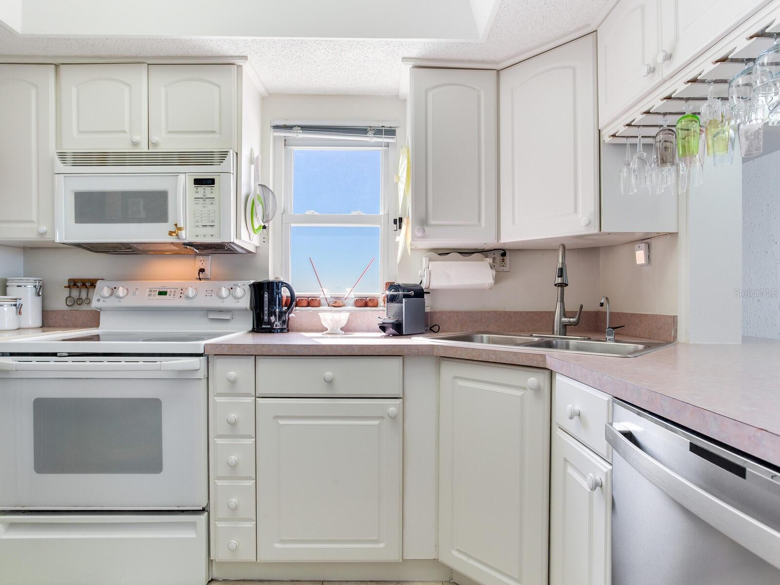 Image 38 of 69 For 19450 Gulf Boulevard 701