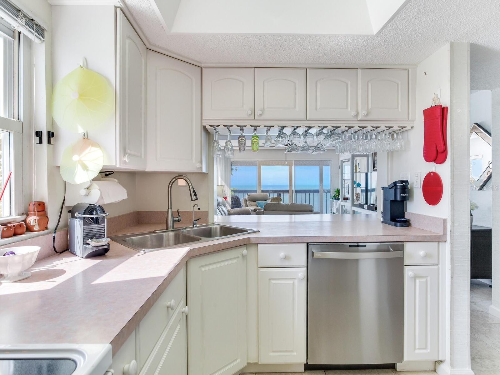 Image 40 of 69 For 19450 Gulf Boulevard 701