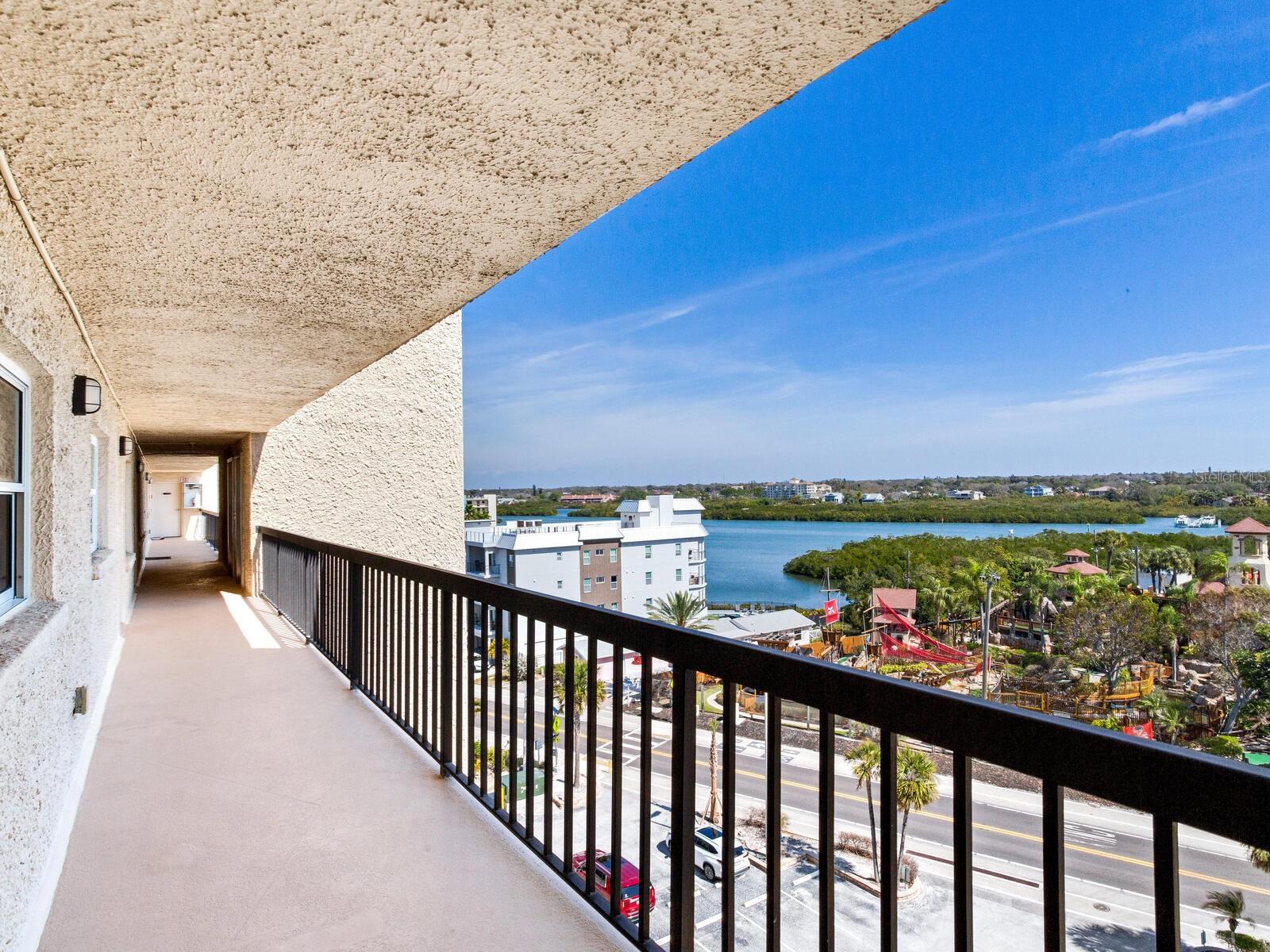 Image 7 of 69 For 19450 Gulf Boulevard 701