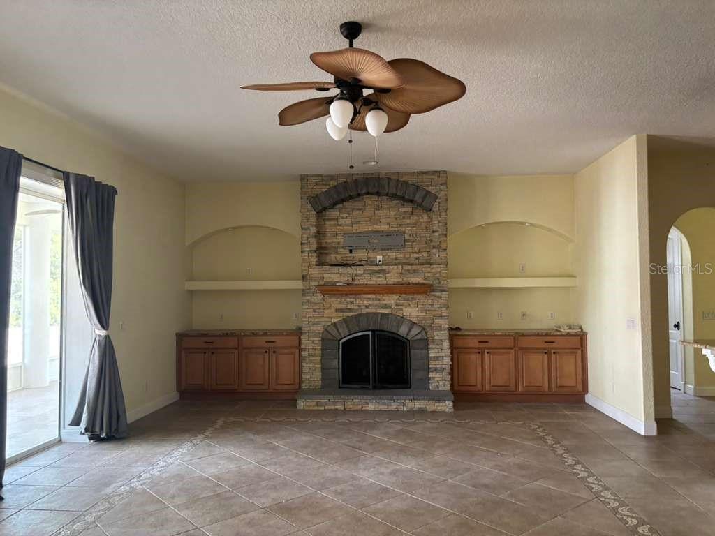 Image 11 of 75 For 3049 Laurel Street