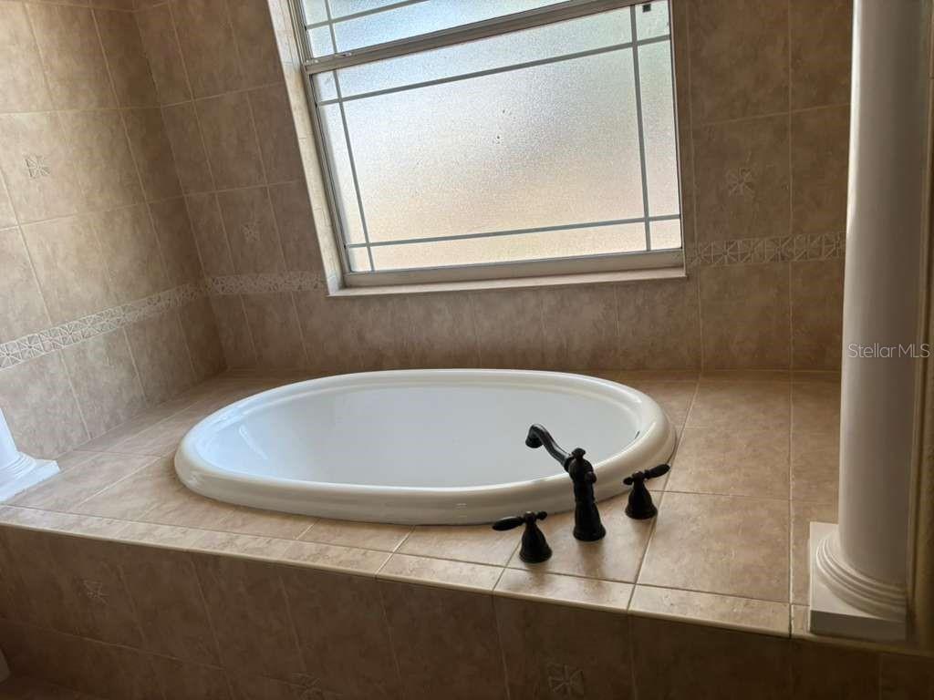 Image 15 of 75 For 3049 Laurel Street