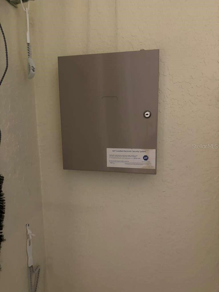 Image 20 of 75 For 3049 Laurel Street