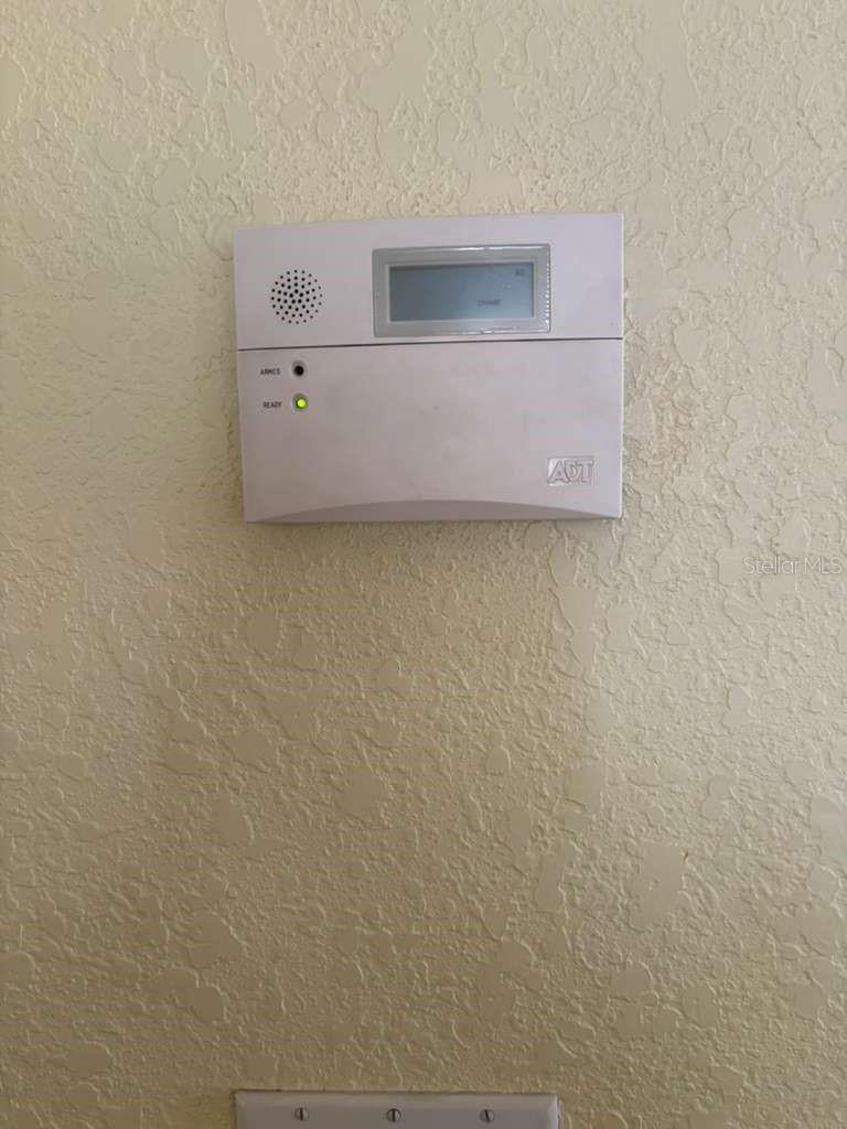 Image 21 of 75 For 3049 Laurel Street