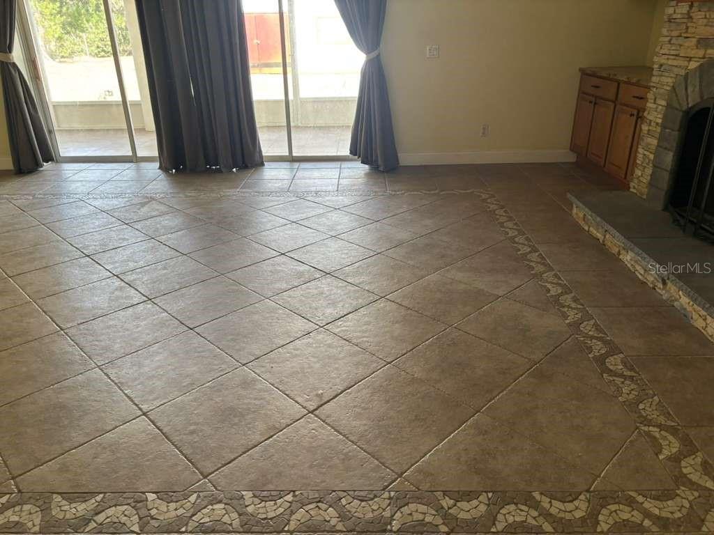 Image 26 of 75 For 3049 Laurel Street