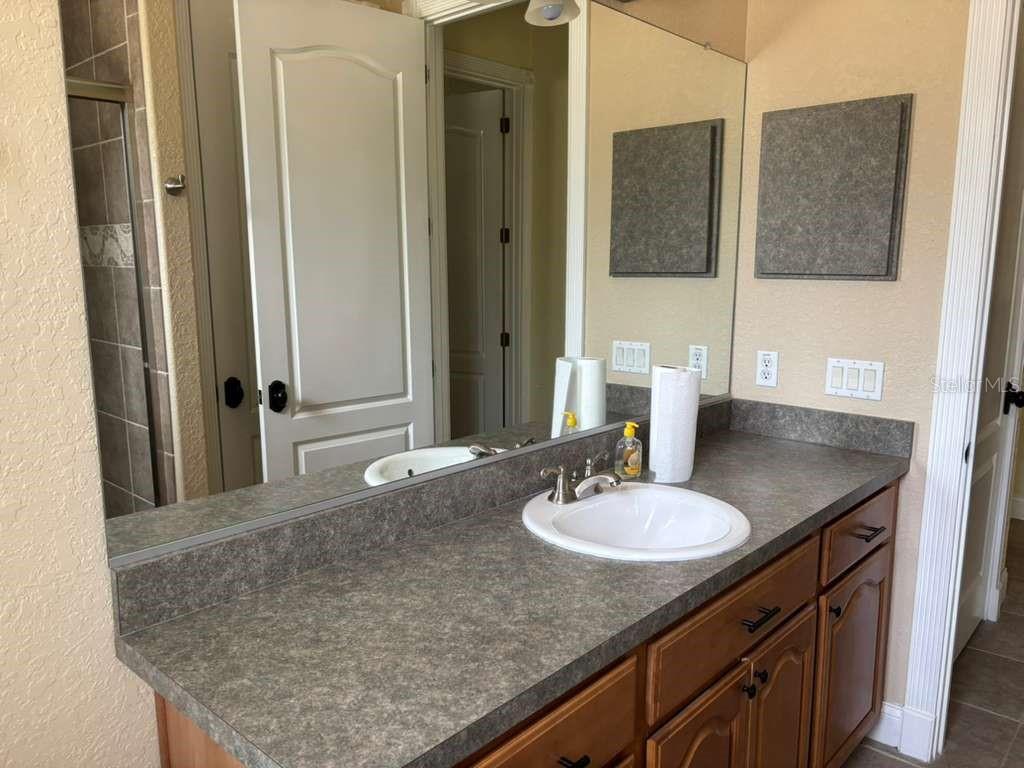 Image 40 of 75 For 3049 Laurel Street