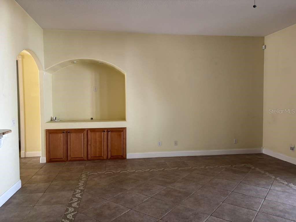 Image 43 of 75 For 3049 Laurel Street