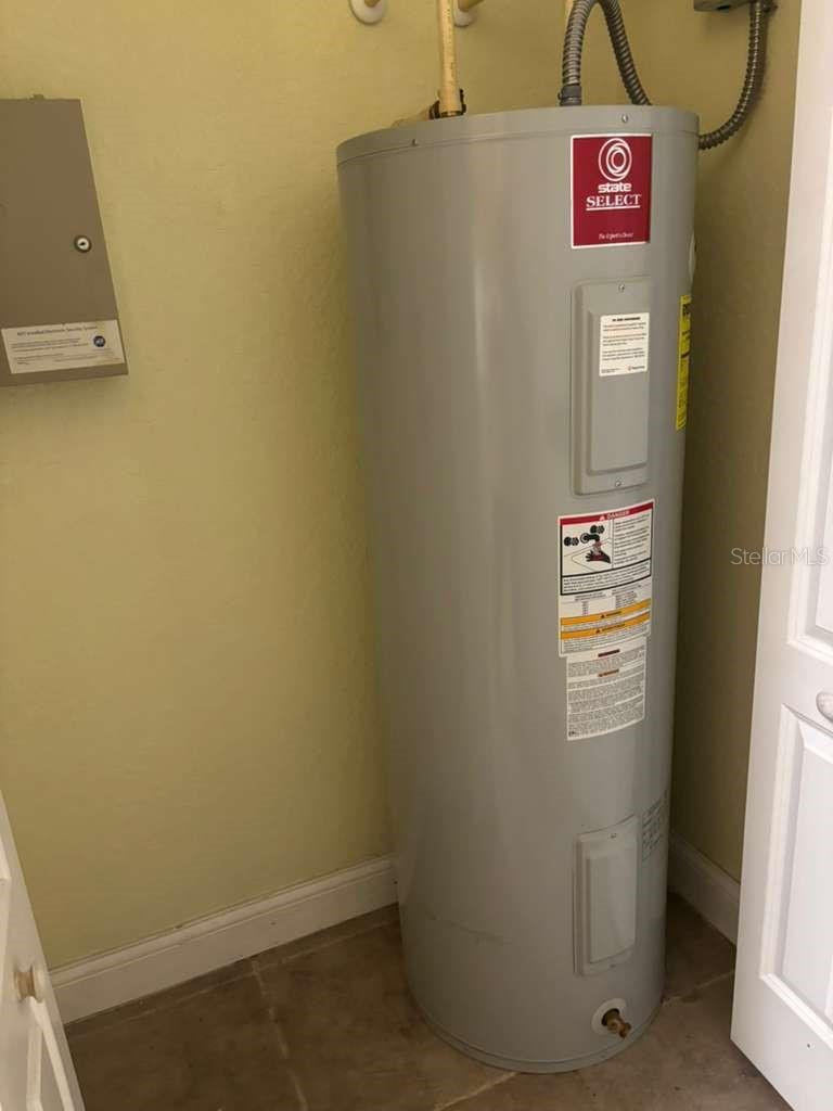 Image 54 of 75 For 3049 Laurel Street