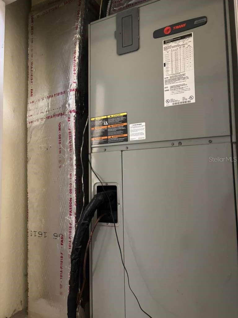 Image 55 of 75 For 3049 Laurel Street