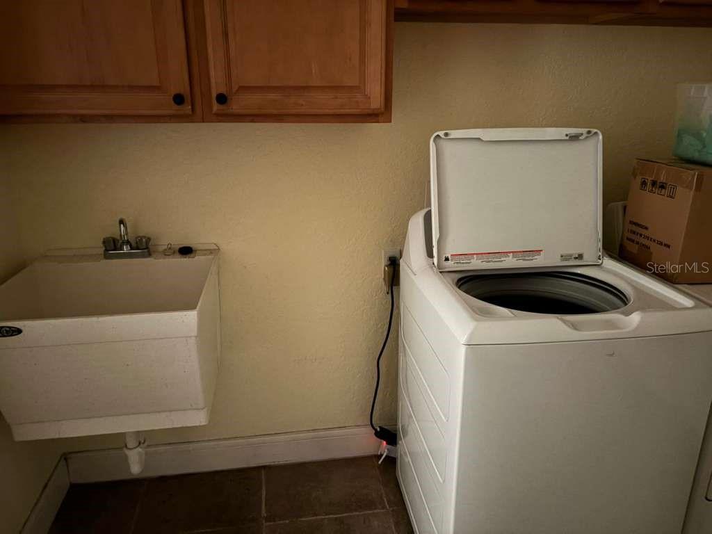 Image 58 of 75 For 3049 Laurel Street