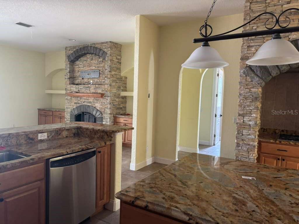 Image 6 of 75 For 3049 Laurel Street