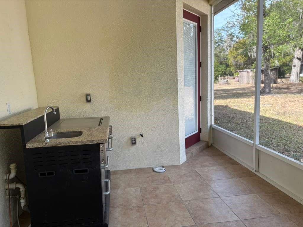 Image 61 of 75 For 3049 Laurel Street