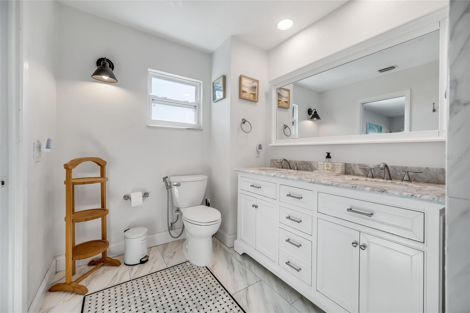 Image 20 of 56 For 4622 Bay Crest Drive