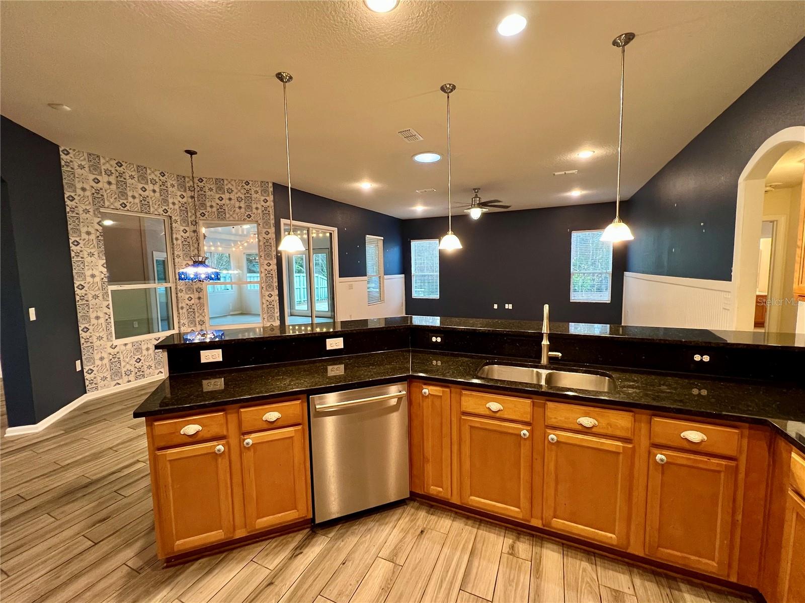 Image 9 of 46 For 353 Crescent Key Drive