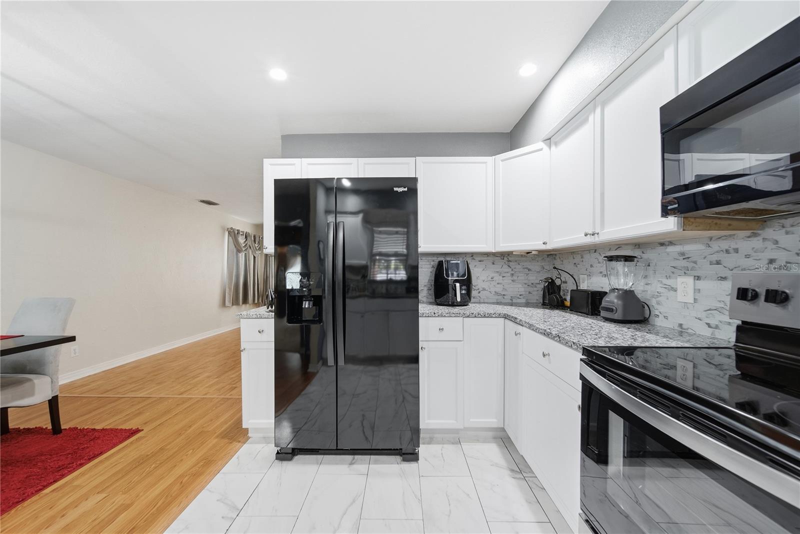 Listing photo id 8 for 718 Bay Vista Boulevard S