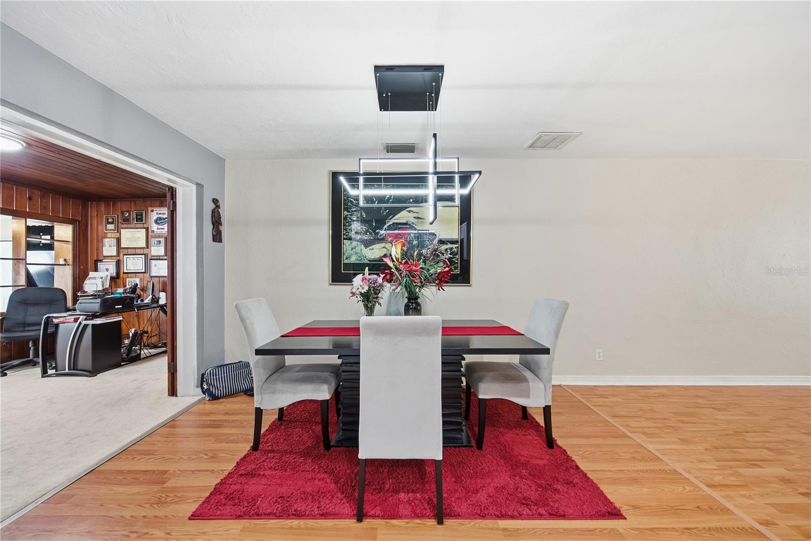 Listing photo id 9 for 718 Bay Vista Boulevard S