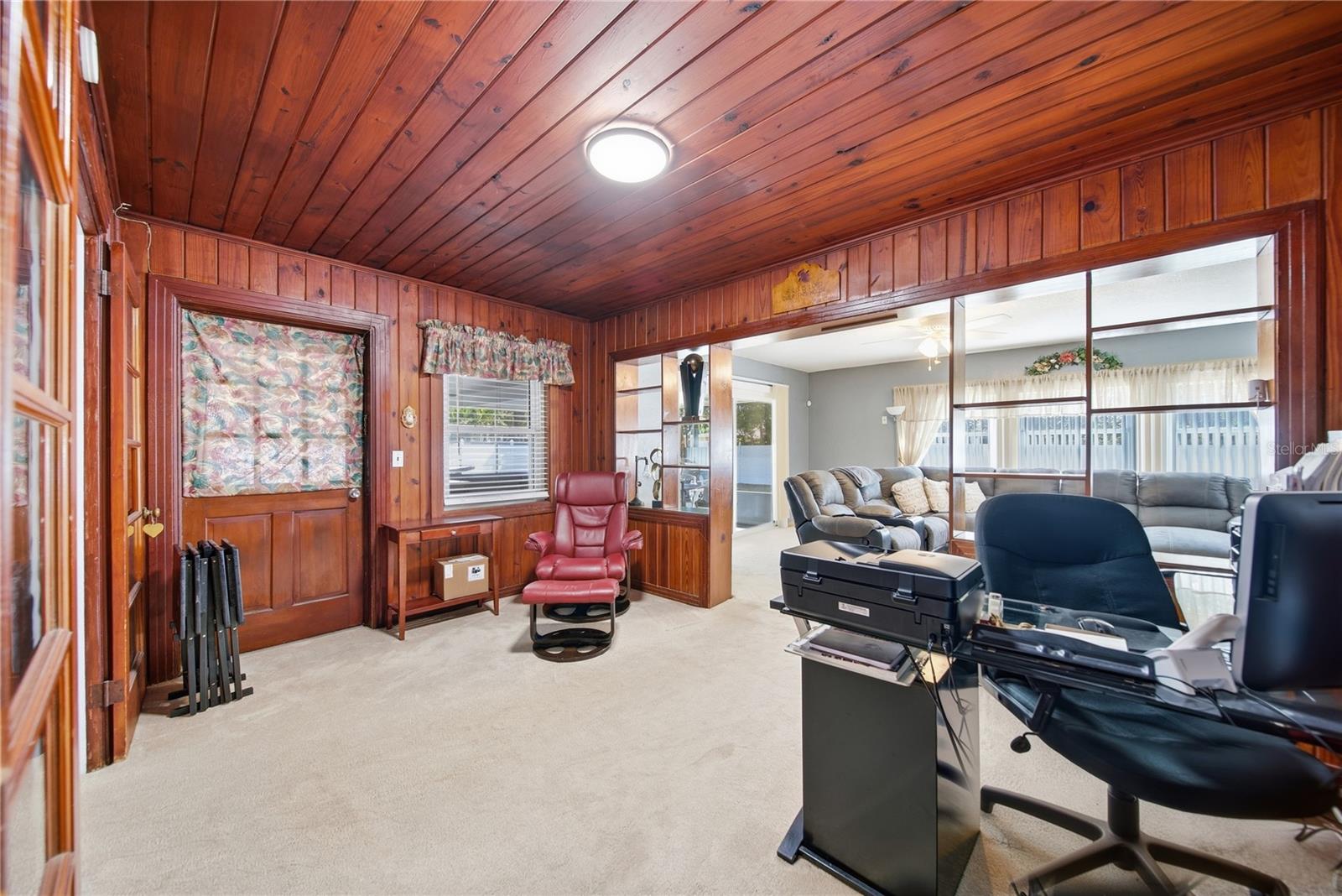 Listing photo id 10 for 718 Bay Vista Boulevard S