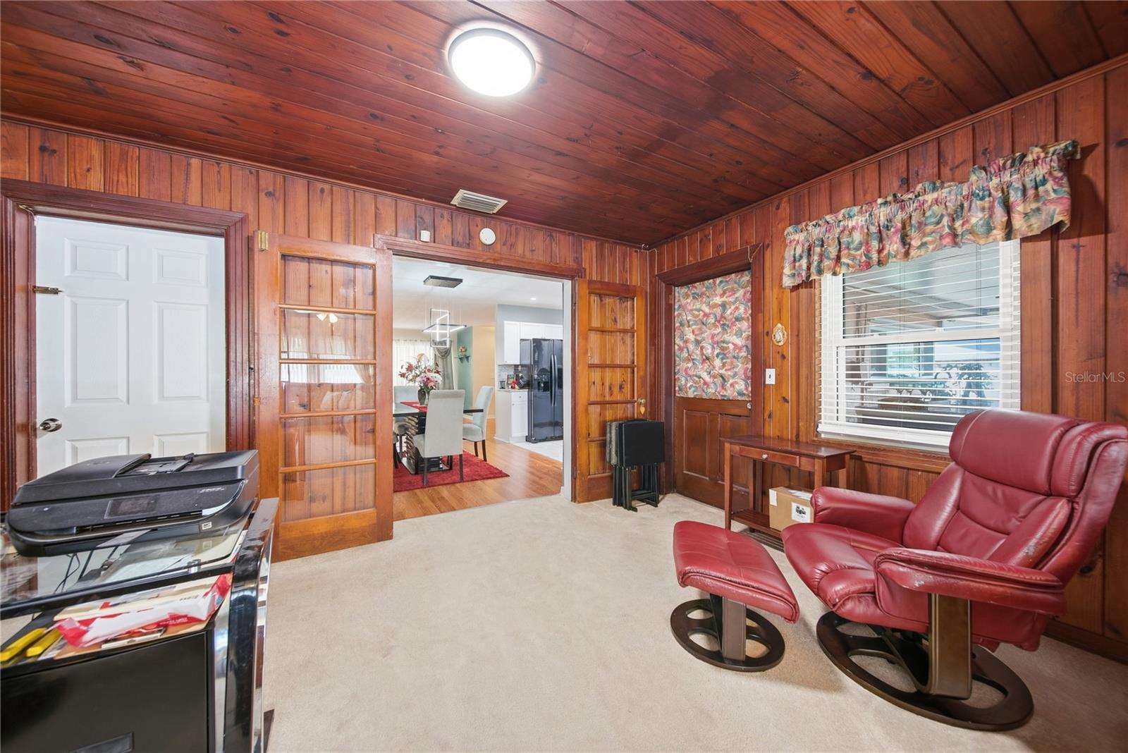 Listing photo id 11 for 718 Bay Vista Boulevard S