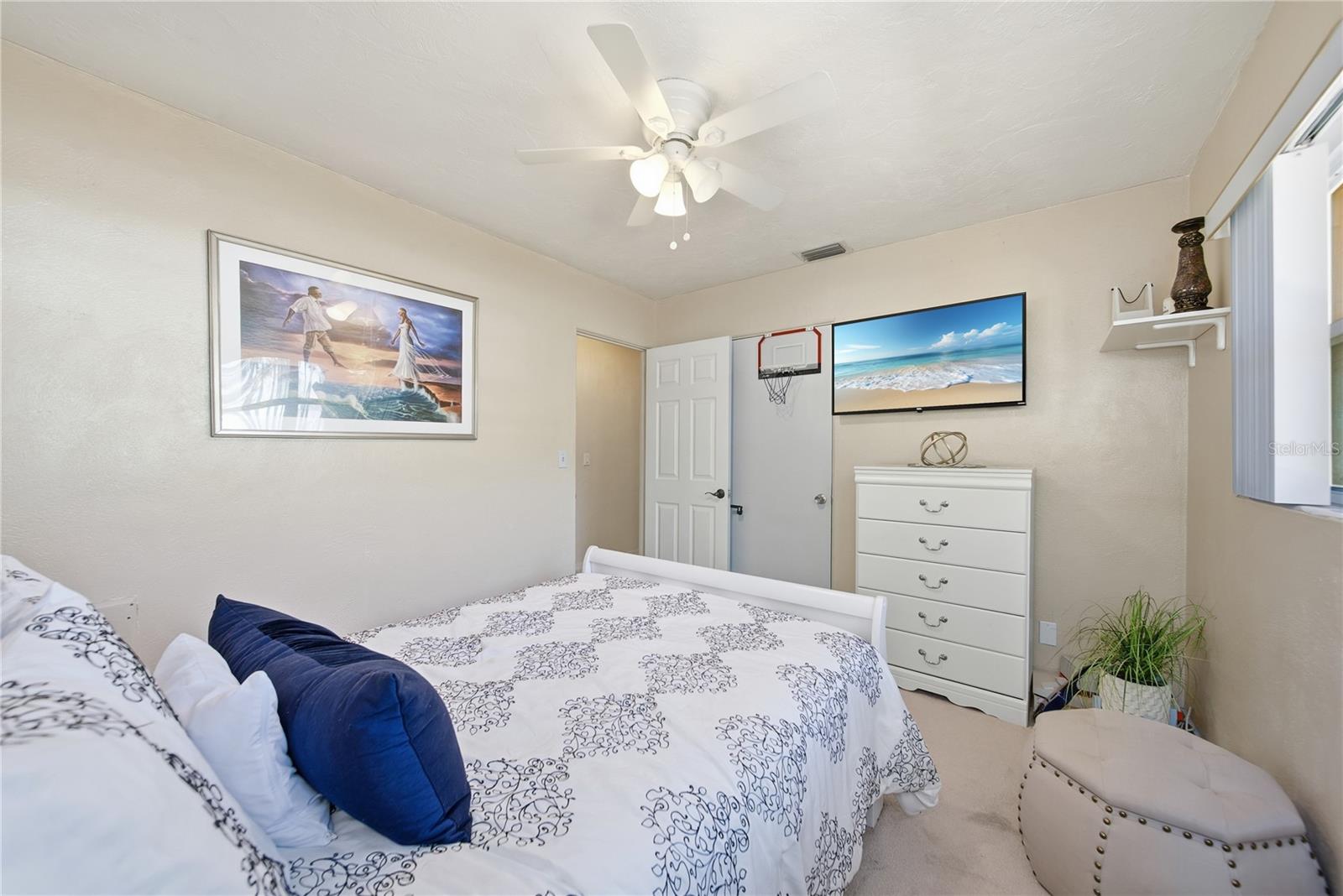 Listing photo id 16 for 718 Bay Vista Boulevard S