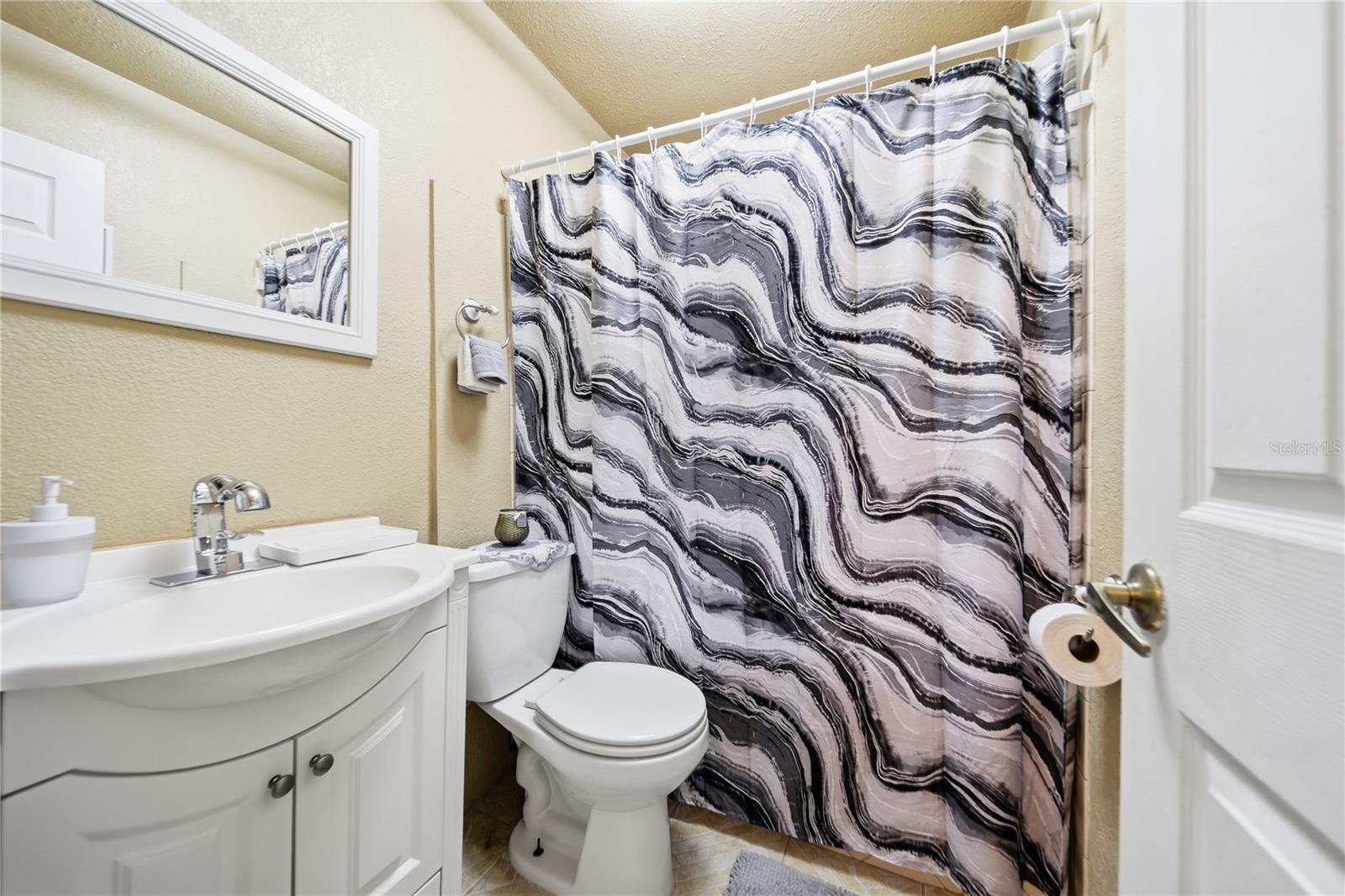 Listing photo id 17 for 718 Bay Vista Boulevard S