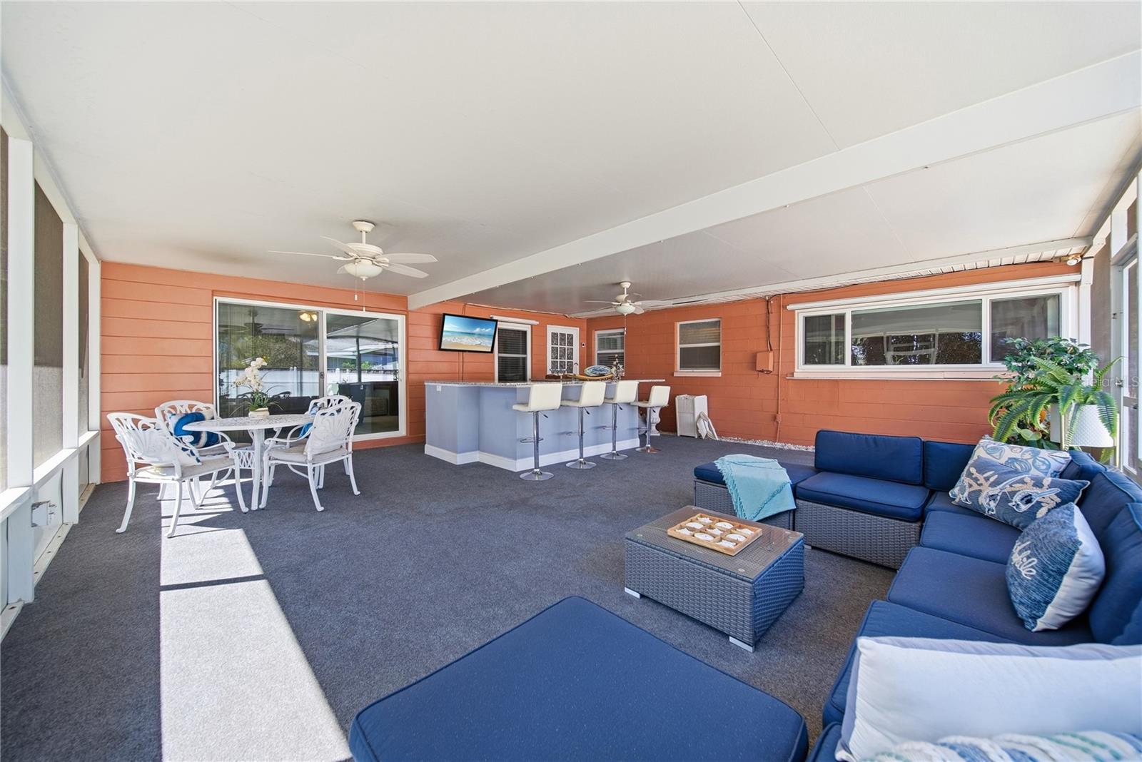 Listing photo id 20 for 718 Bay Vista Boulevard S