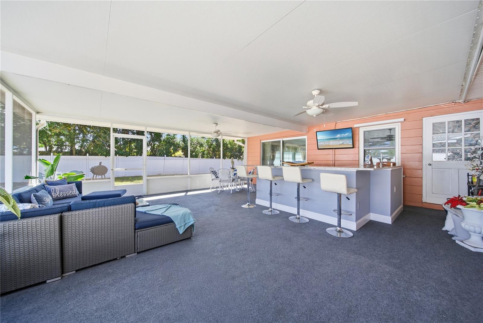 Listing photo id 21 for 718 Bay Vista Boulevard S