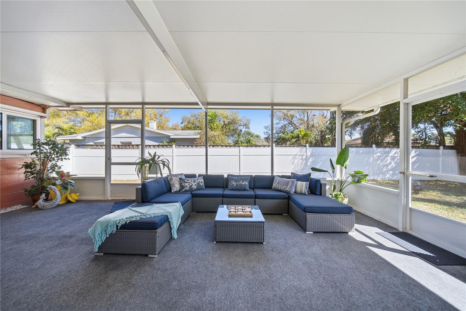 Listing photo id 22 for 718 Bay Vista Boulevard S