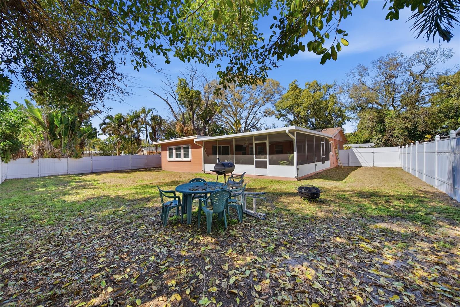 Listing photo id 23 for 718 Bay Vista Boulevard S