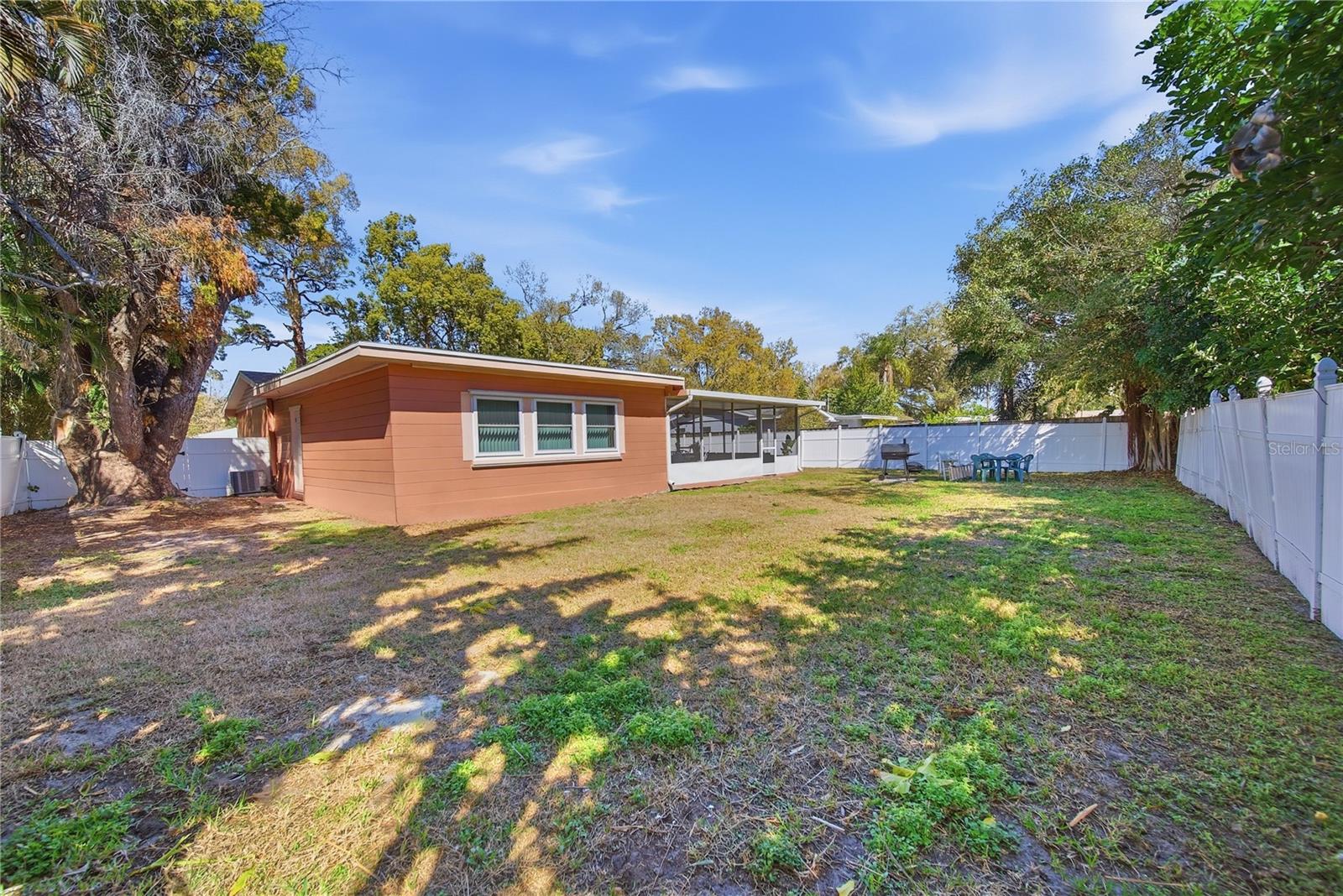 Listing photo id 25 for 718 Bay Vista Boulevard S