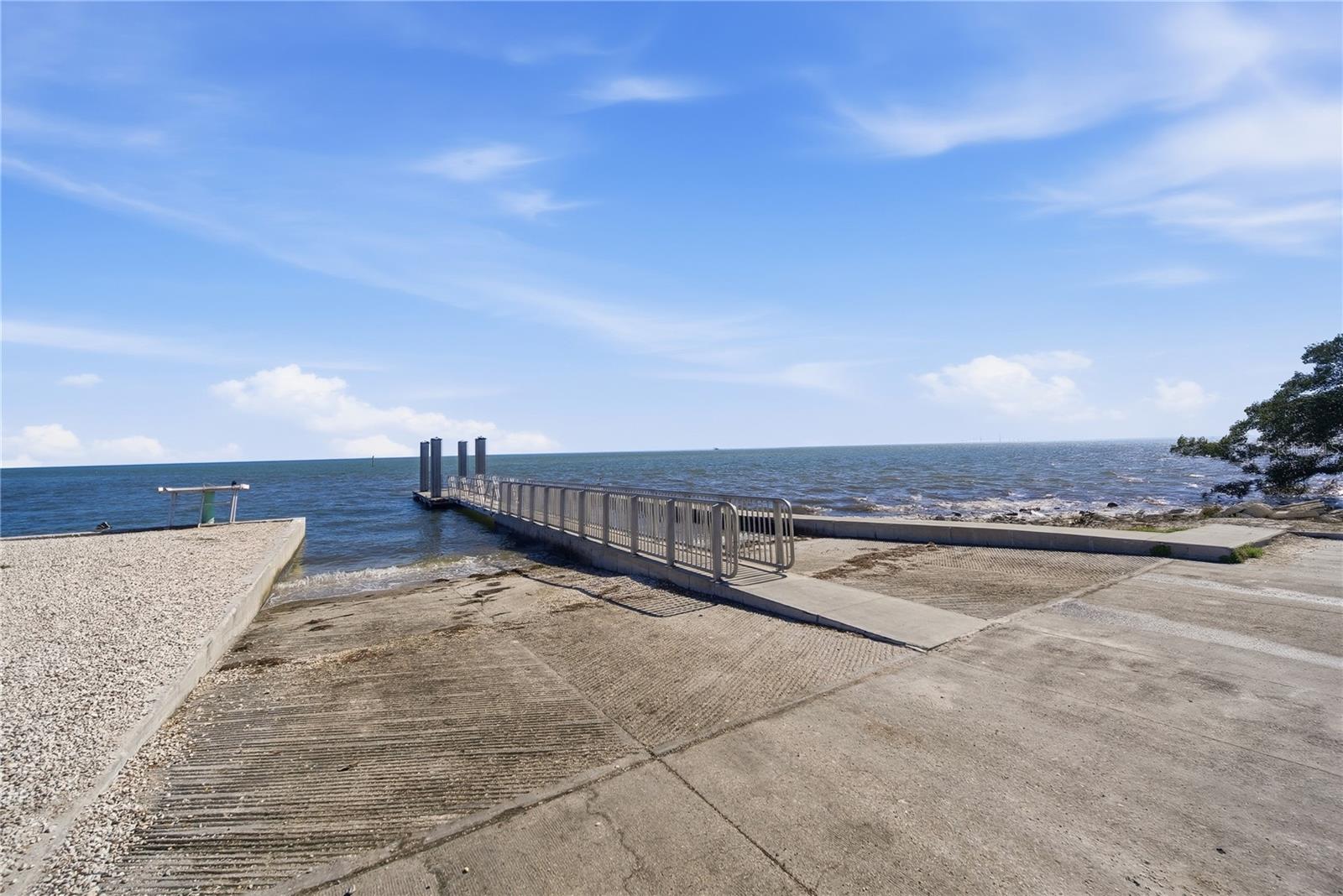 Listing photo id 33 for 718 Bay Vista Boulevard S