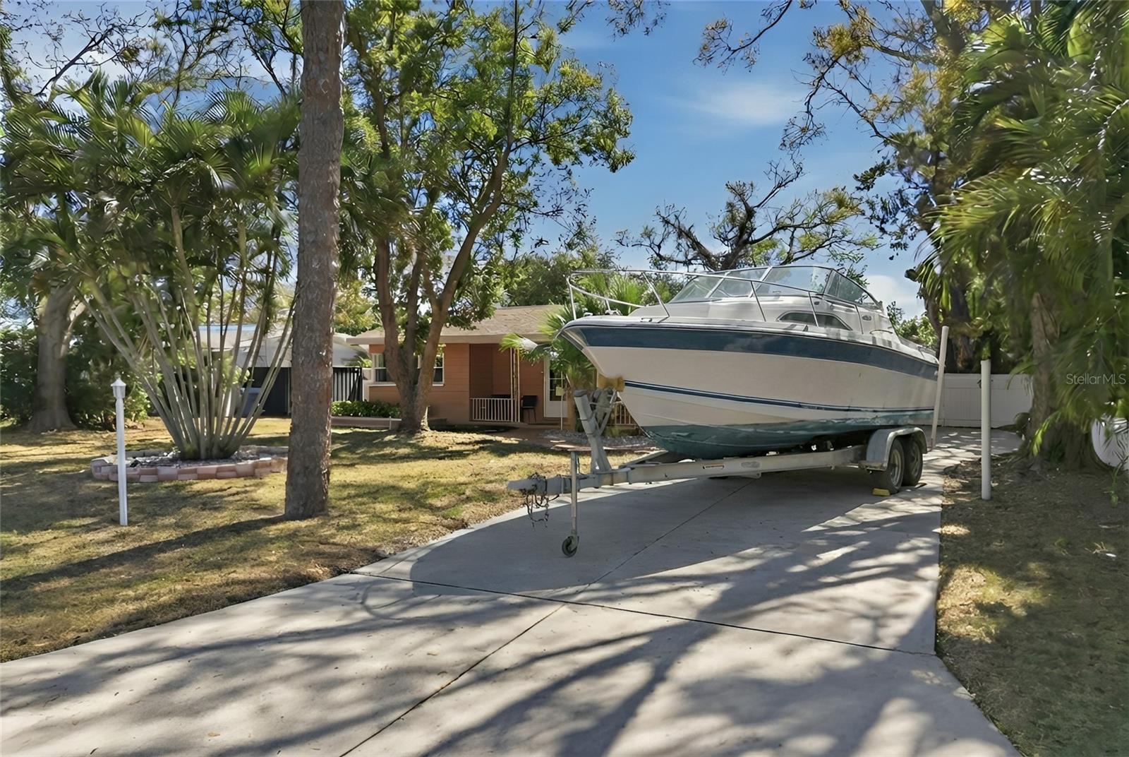 Listing photo id 36 for 718 Bay Vista Boulevard S