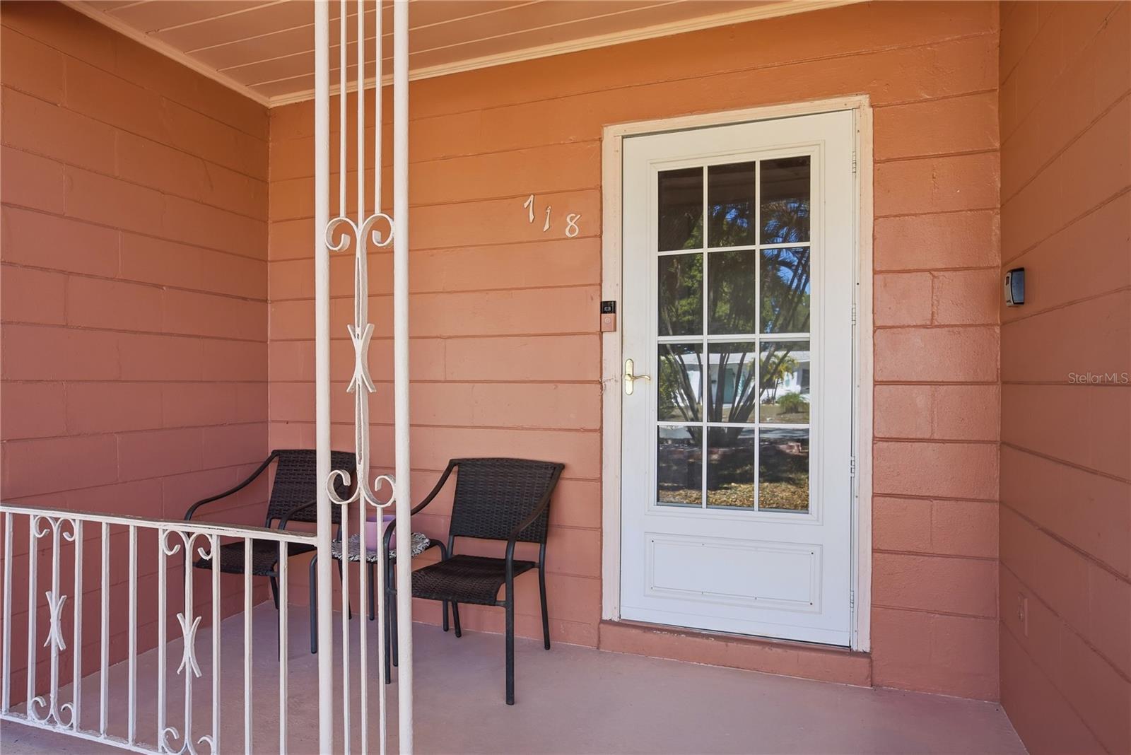 Listing photo id 3 for 718 Bay Vista Boulevard S