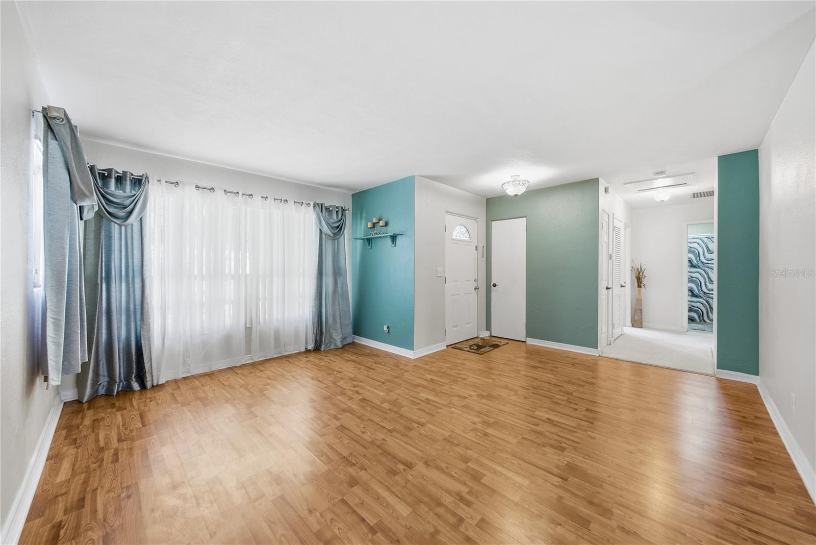 Listing photo id 4 for 718 Bay Vista Boulevard S