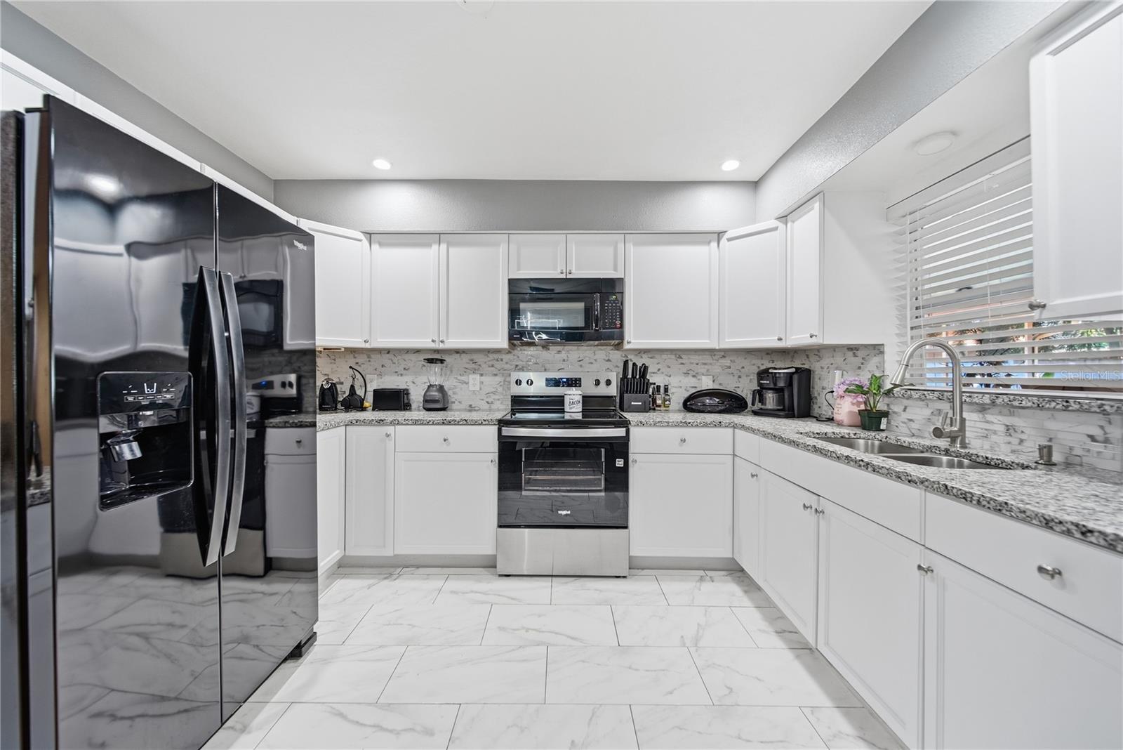 Listing photo id 6 for 718 Bay Vista Boulevard S