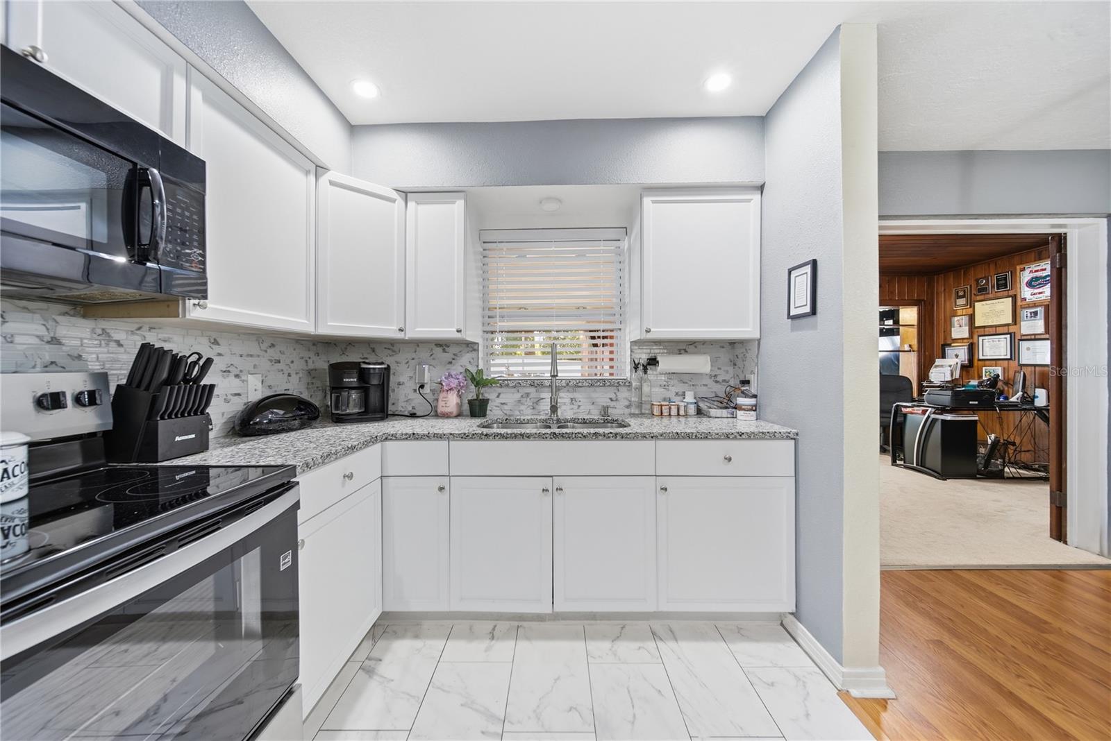 Listing photo id 7 for 718 Bay Vista Boulevard S