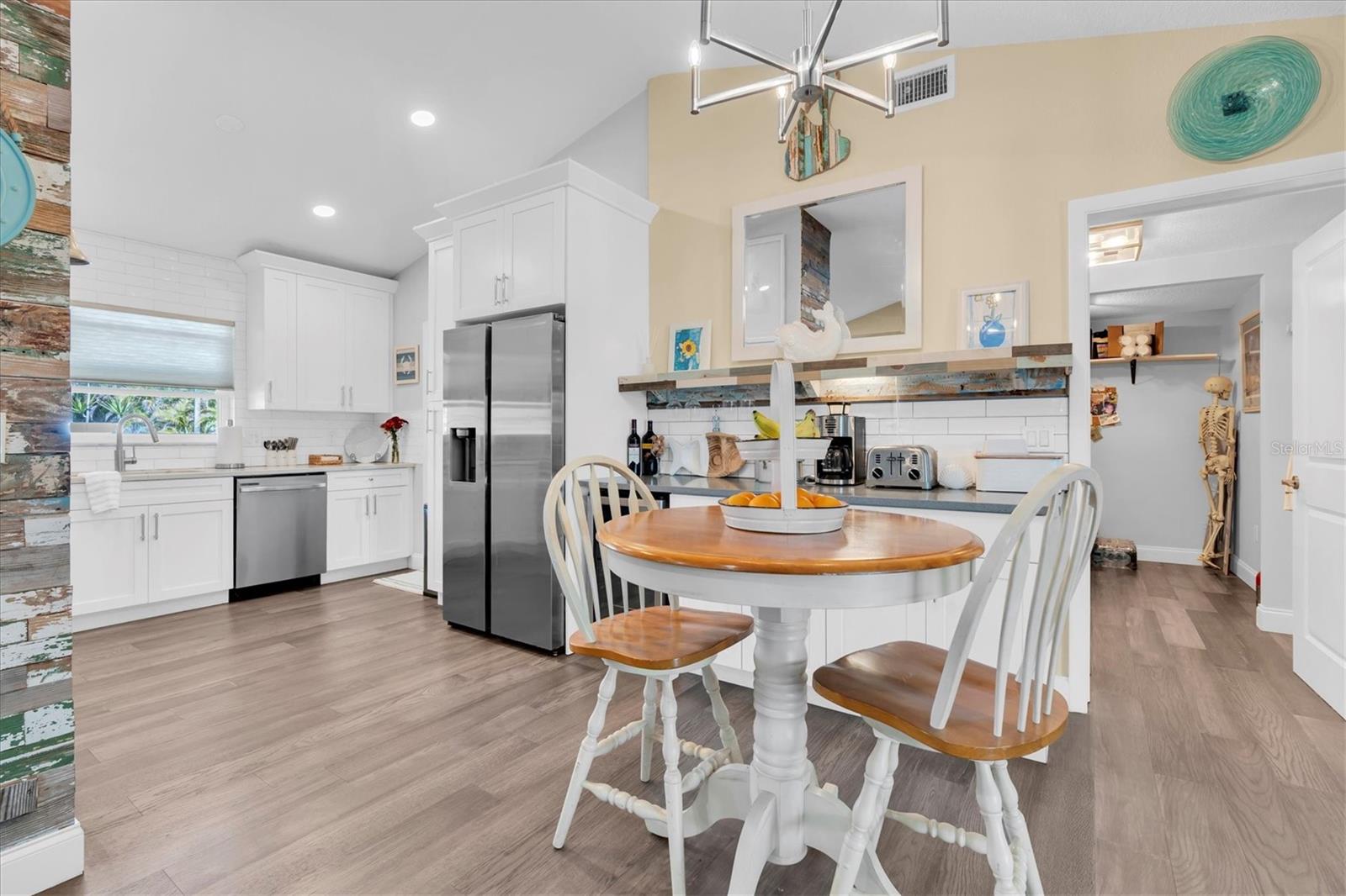 Image 12 of 42 For 2534 Mineola Drive S