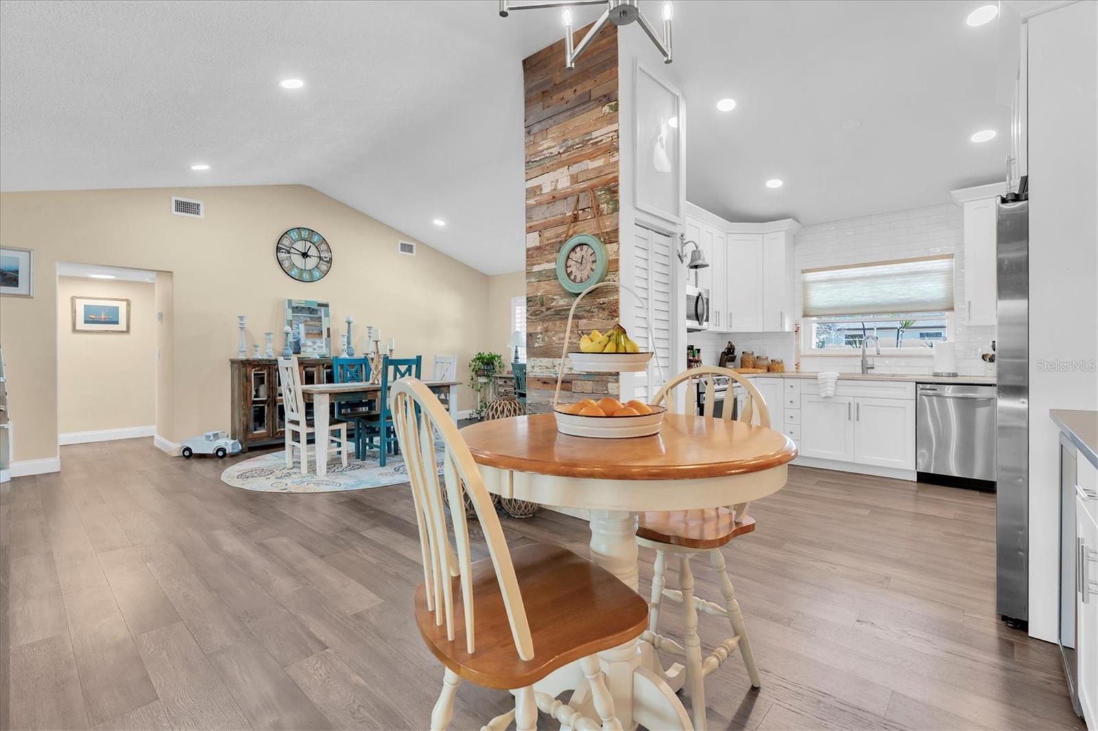 Image 13 of 42 For 2534 Mineola Drive S