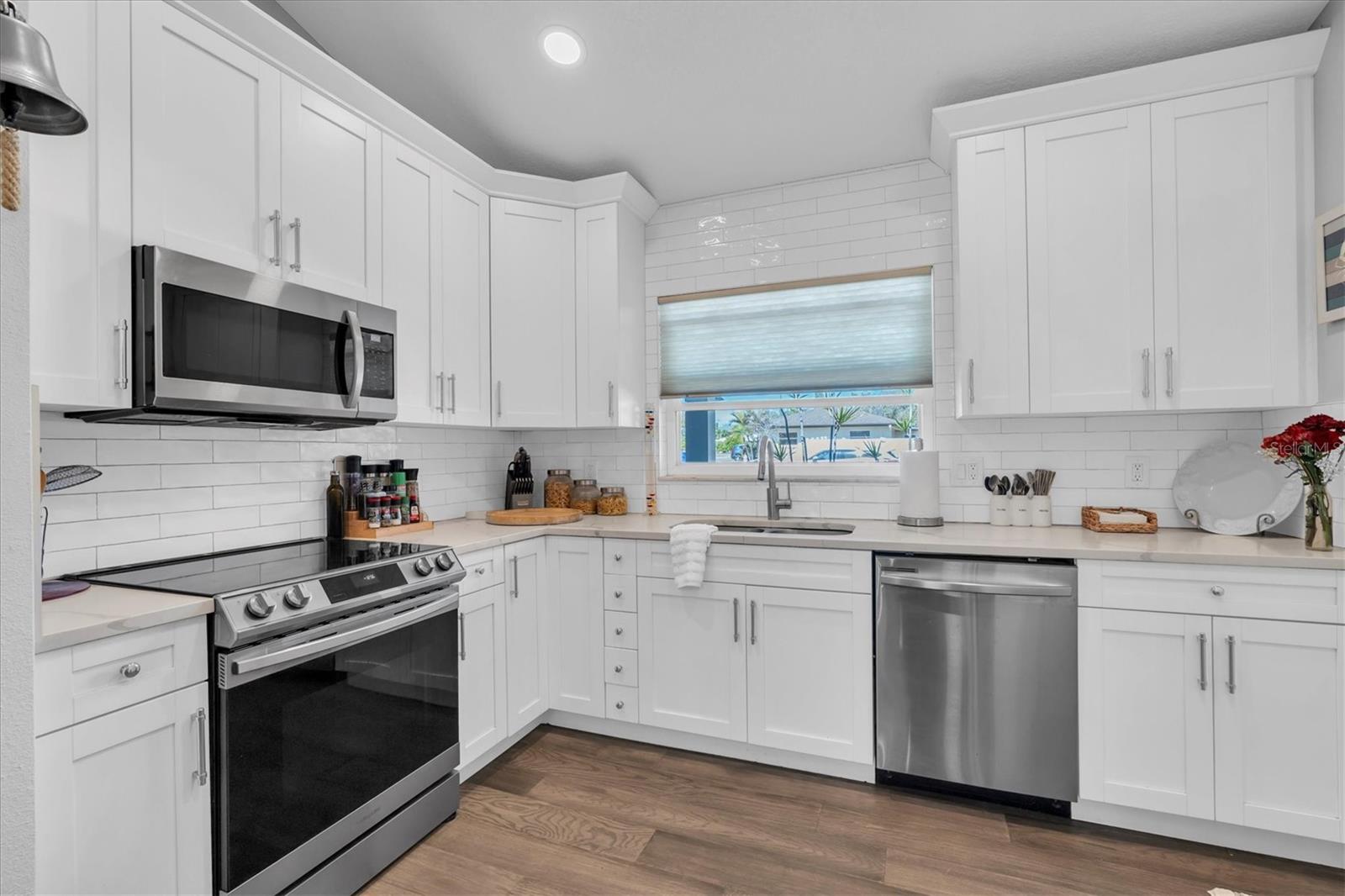 Image 15 of 42 For 2534 Mineola Drive S