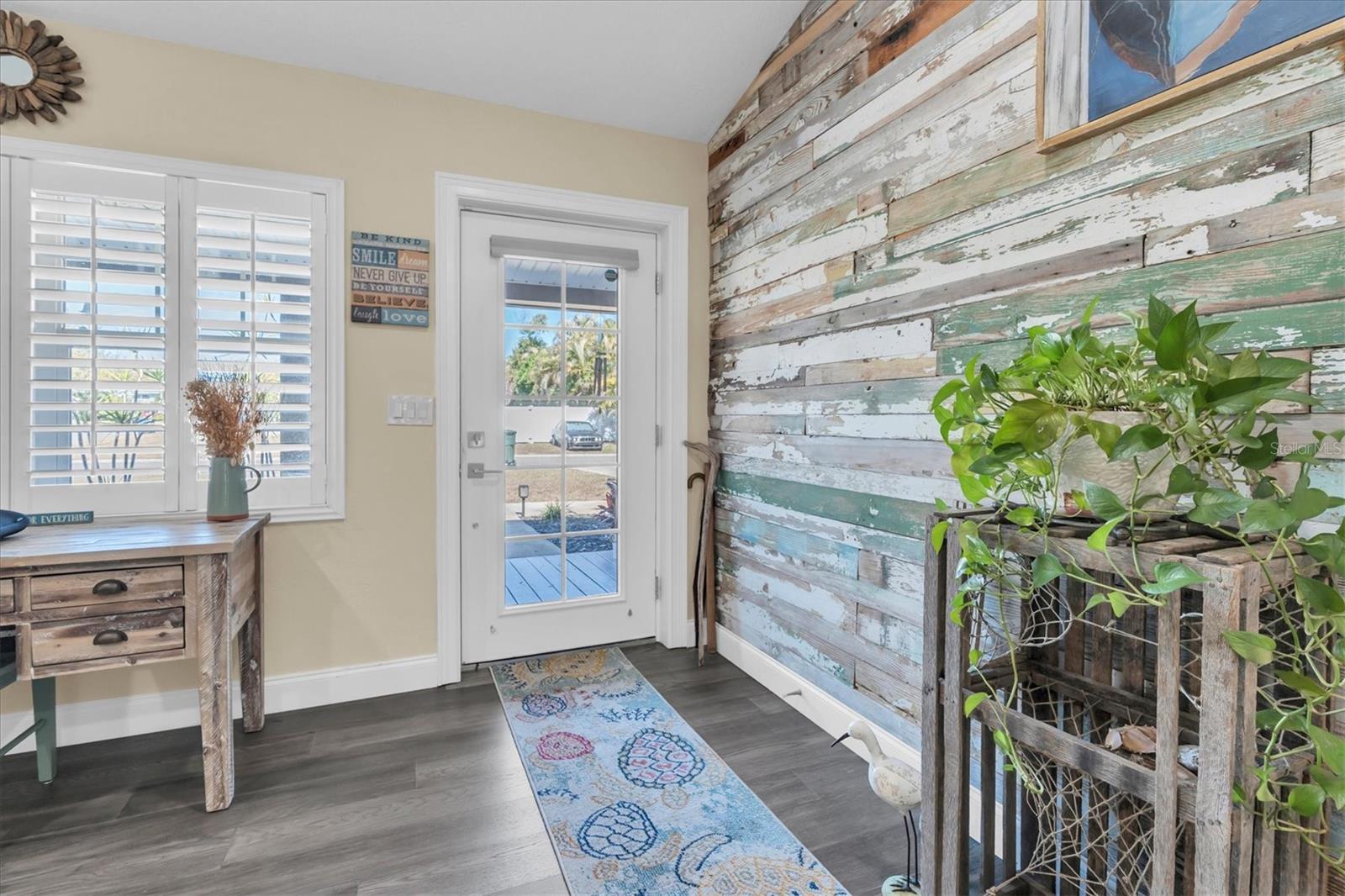 Image 4 of 42 For 2534 Mineola Drive S