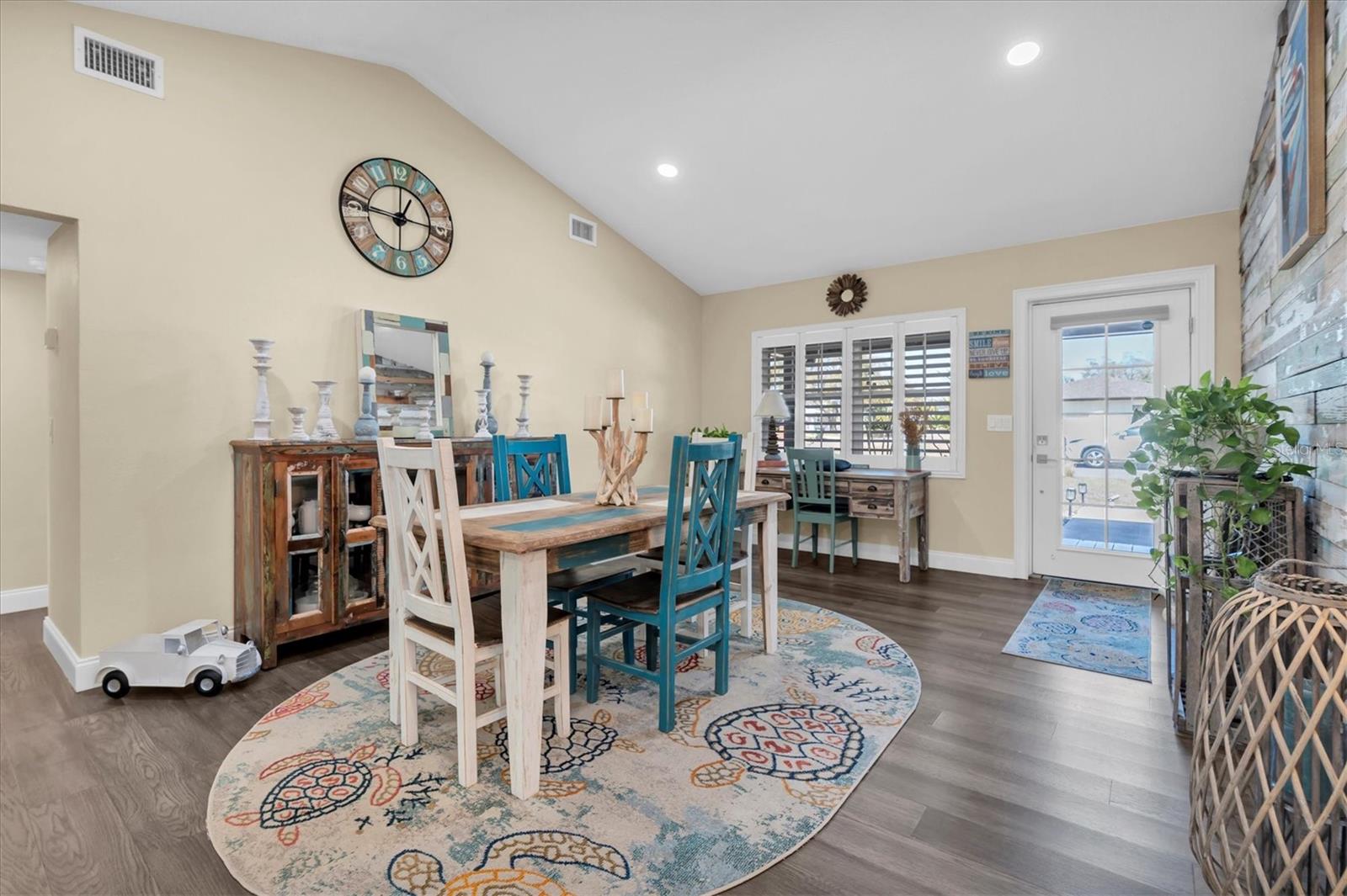 Image 6 of 42 For 2534 Mineola Drive S