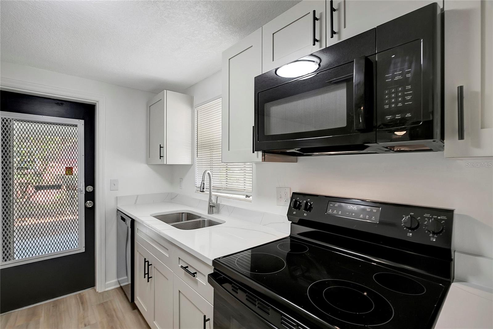 Image 11 of 33 For 534 Carole Street