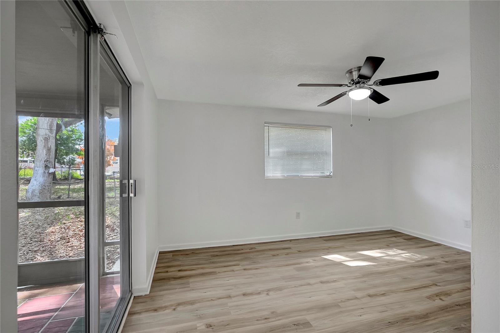 Image 12 of 33 For 534 Carole Street