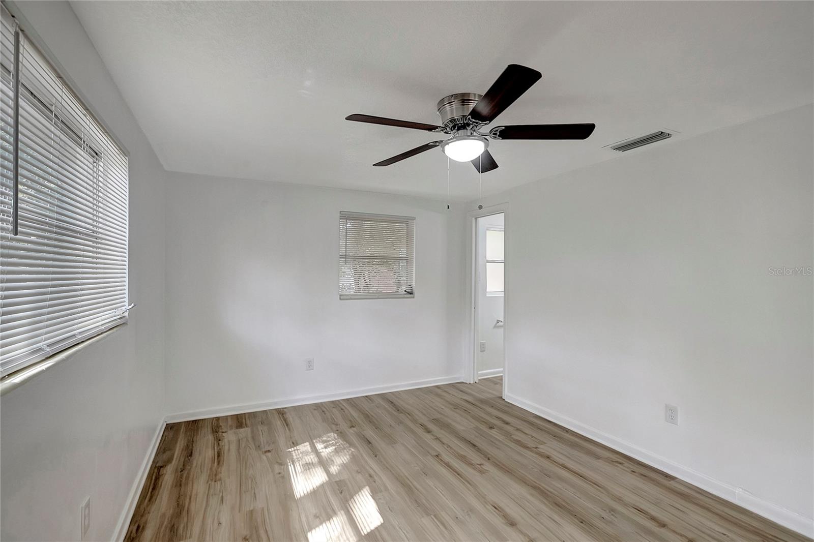 Image 13 of 33 For 534 Carole Street