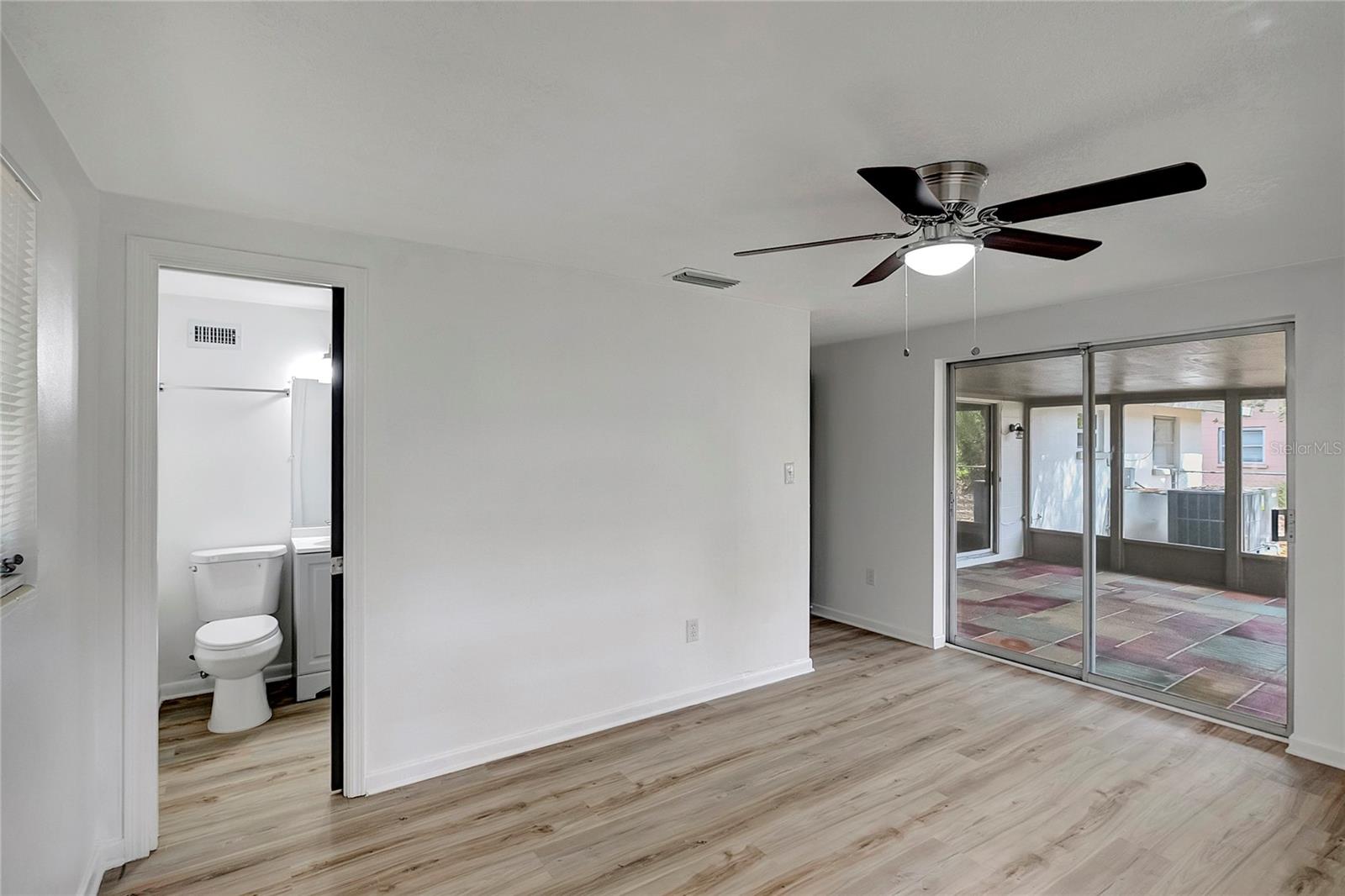 Image 15 of 33 For 534 Carole Street