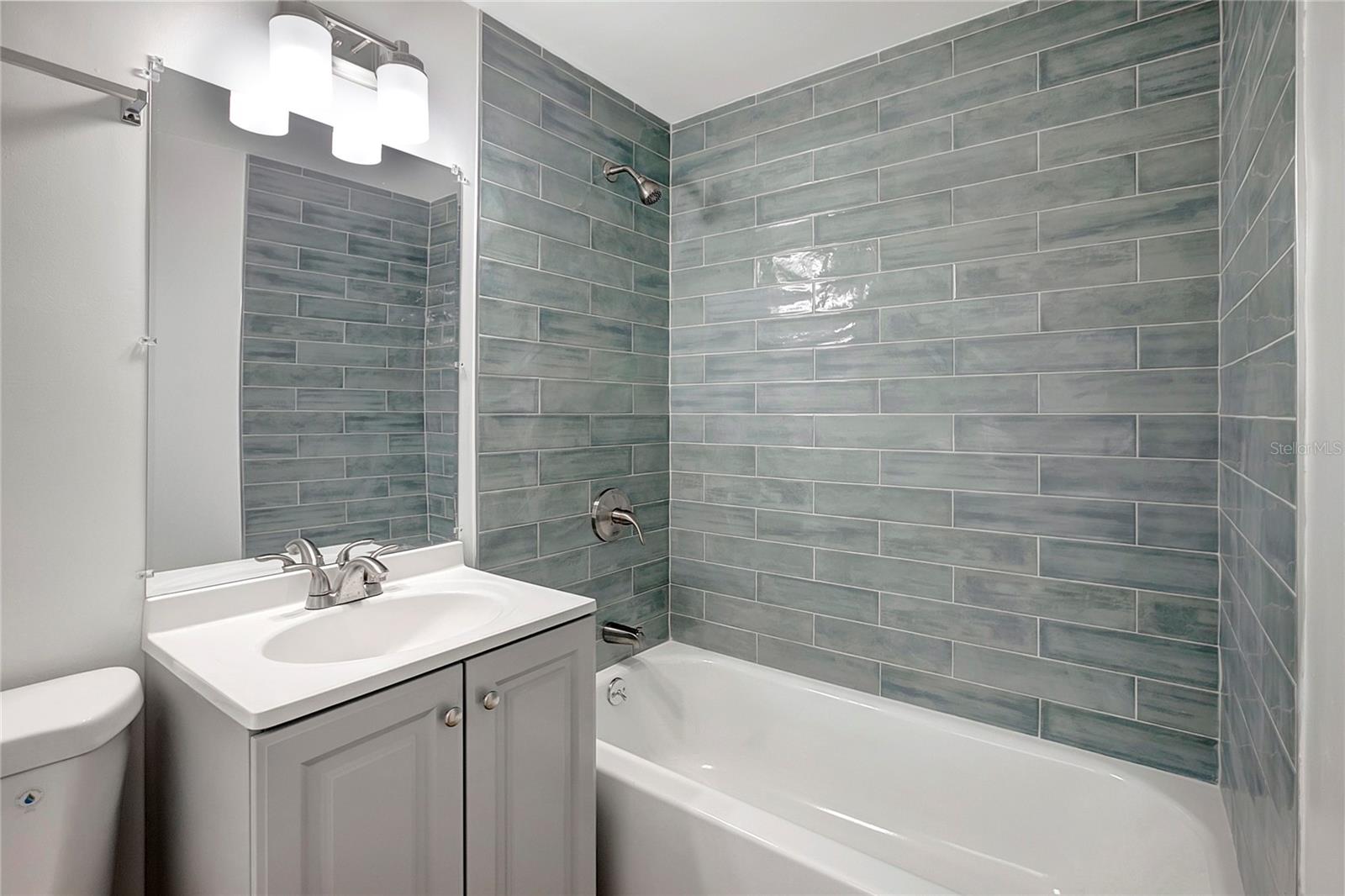 Image 17 of 33 For 534 Carole Street