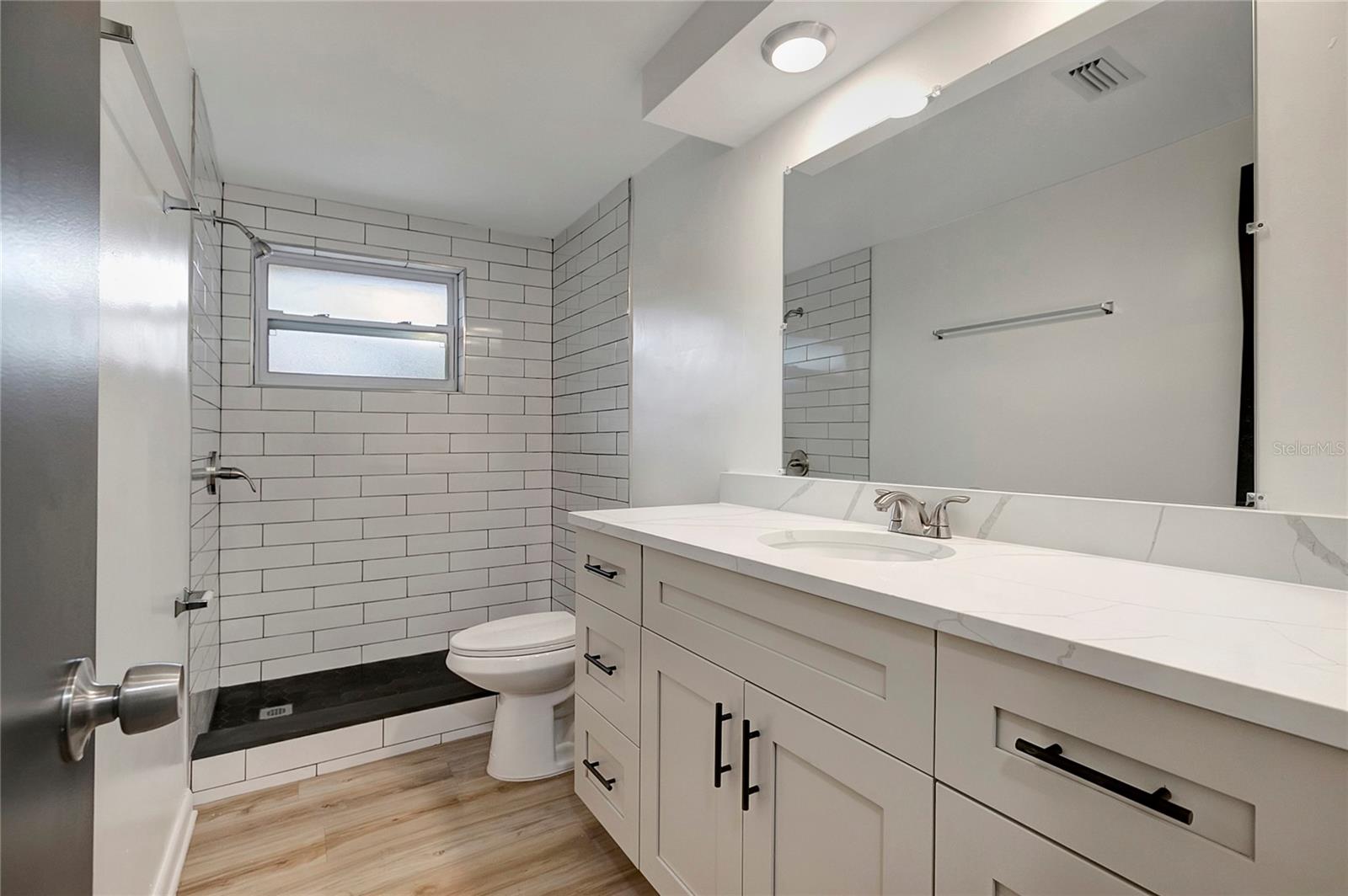 Image 21 of 33 For 534 Carole Street