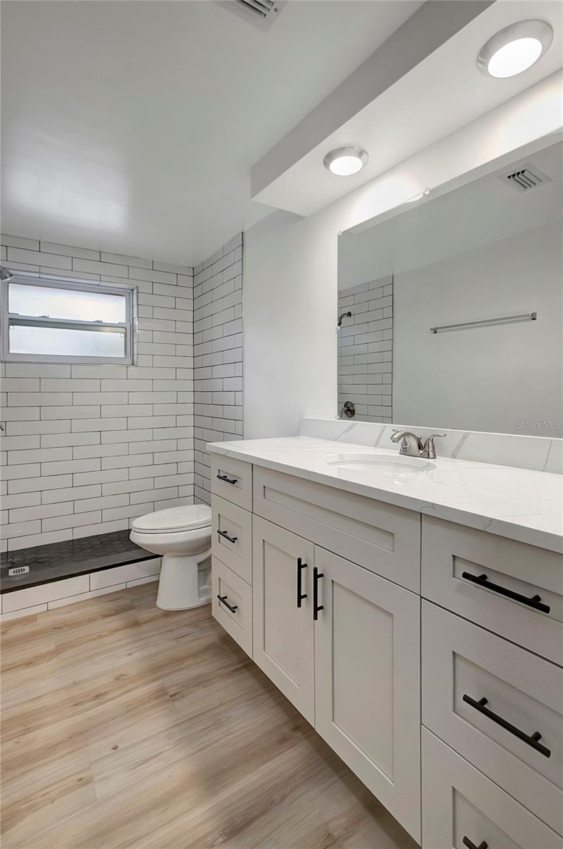 Image 22 of 33 For 534 Carole Street